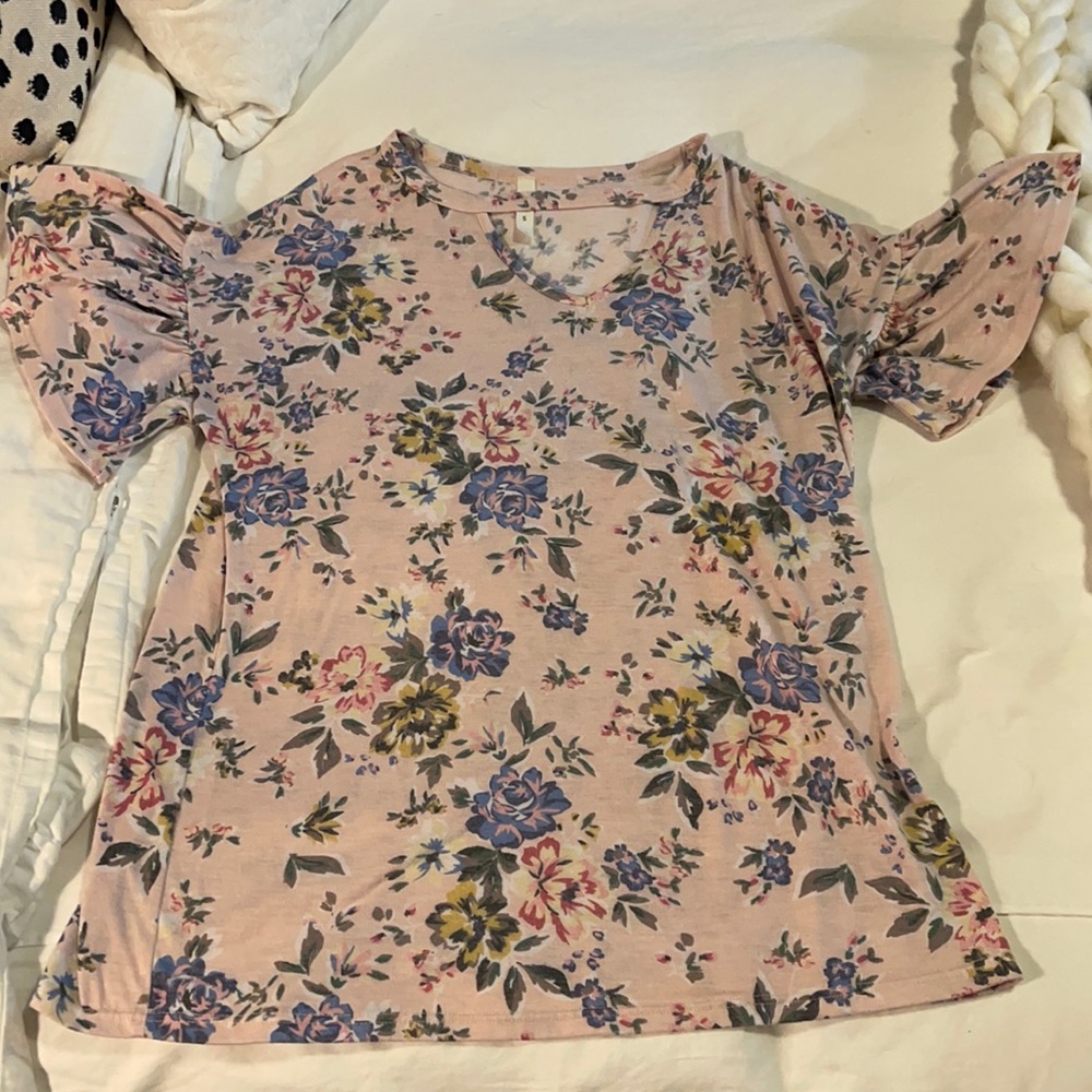 Short sleeve top